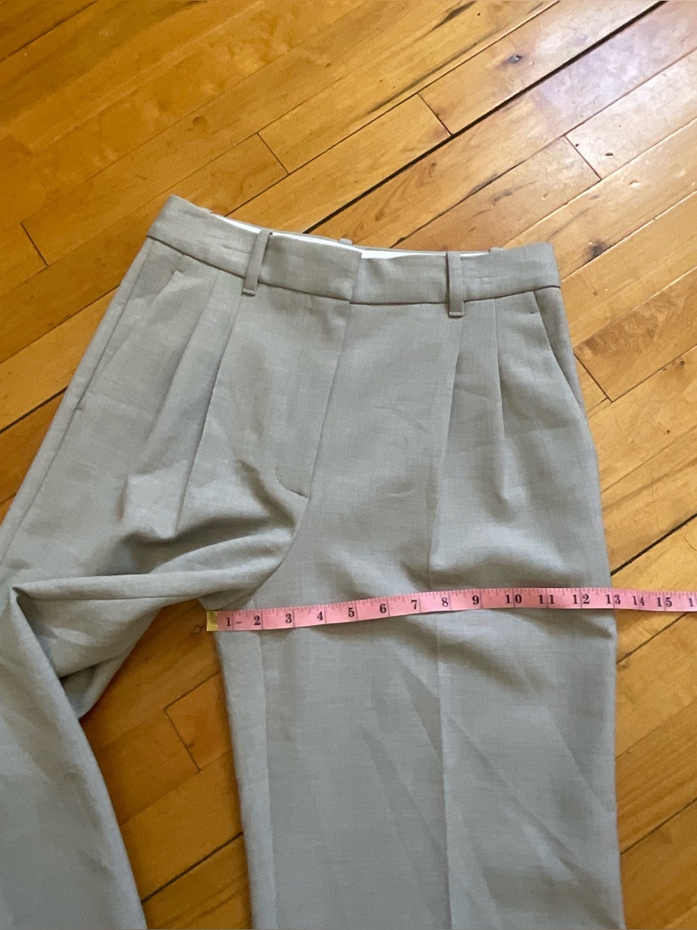Aritzia
$148
The Effortless Pant™ - Crepette™ - Picture 8 of 13